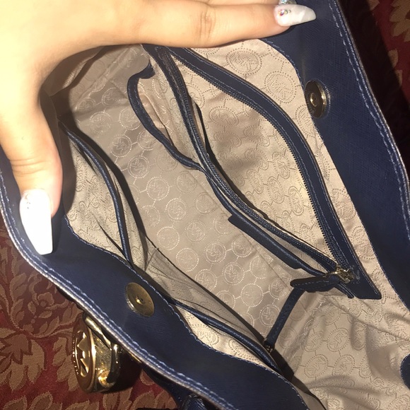 Michael Kors Purse - Picture 3 of 8